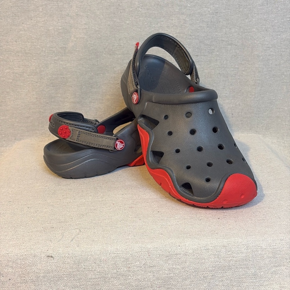 CROCS Men's Loafers in Black and Red